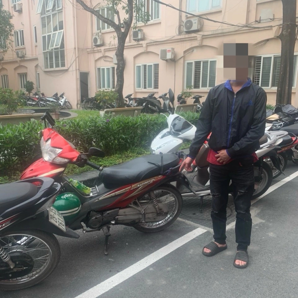Người giúp việc lấy xe máy của chủ nhà 'diễn xiếc' trên Đại lộ Thăng Long - Ảnh 1.