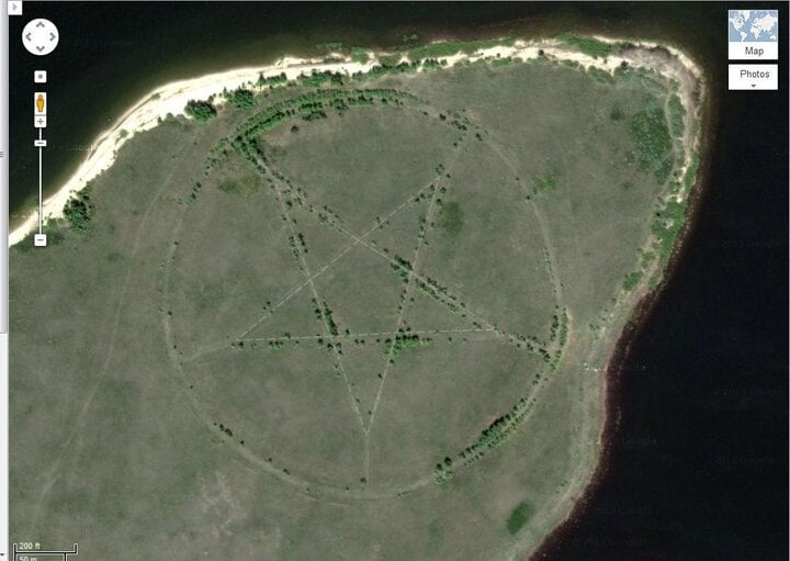 8 điều kỳ lạ đến khó tin nhìn thấy qua Google Earth - Ảnh 5.