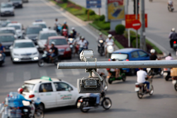 Tin sáng 24/2: Hà Nội lắp đặt camera giám sát toàn thành phố; nạn nhân mong giảm nhẹ hình phạt cho tài xế trong vụ tai nạn ở cao tốc Cam Lộ - La Sơn - Ảnh 2.