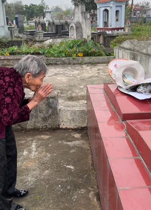 Xúc động lời nói của cụ bà 103 tuổi vượt hơn 300km về quê giỗ mẹ: 'Con nhớ mẹ nhiều lắm, có lẽ đây là lần cuối cùng' - Ảnh 3.