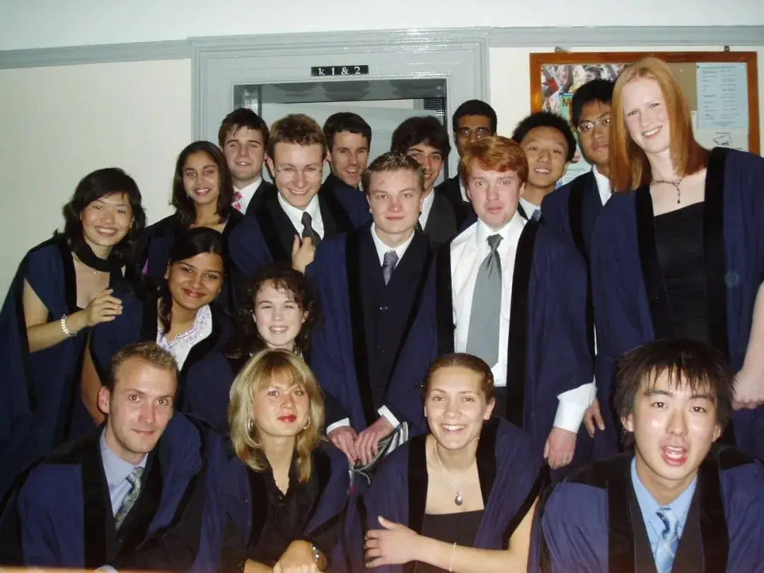 20 năm sau khi tốt nghiệp Cambridge: Hóa ra bạn cùng lớp đã trở nên thế này- Ảnh 3.