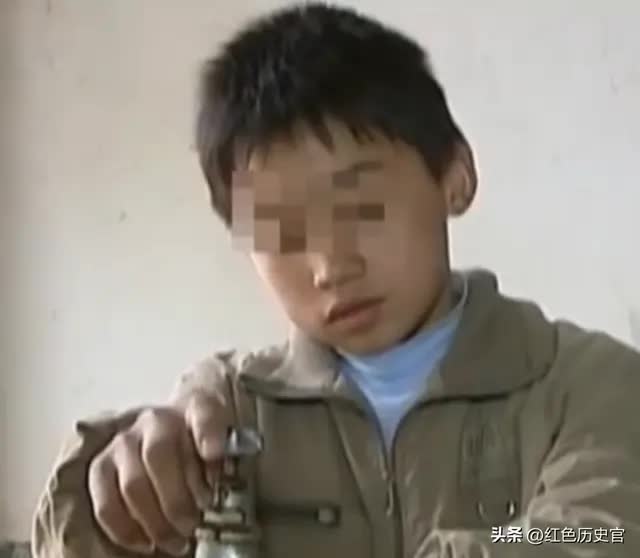 Cậu bé mắc bệnh lạ phải uống 15 lít nước mỗi ngày, bố mẹ tưởng &quot;con bị nhập&quot;, bác sĩ khám phát hiện chân tướng- Ảnh 4.