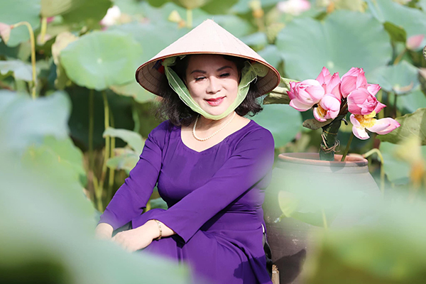 Đời thực tuổi xế chiều của mỹ nhân Hà thành xưa: NSƯT Hương Dung lên chức bà ngoại, sống giản dị bình yên - Ảnh 3.