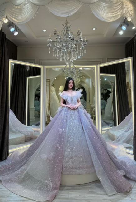 Chu Thanh Huyền đi thử váy cưới, chỉ chờ ngày Quang Hải rước về dinh - Ảnh 1.