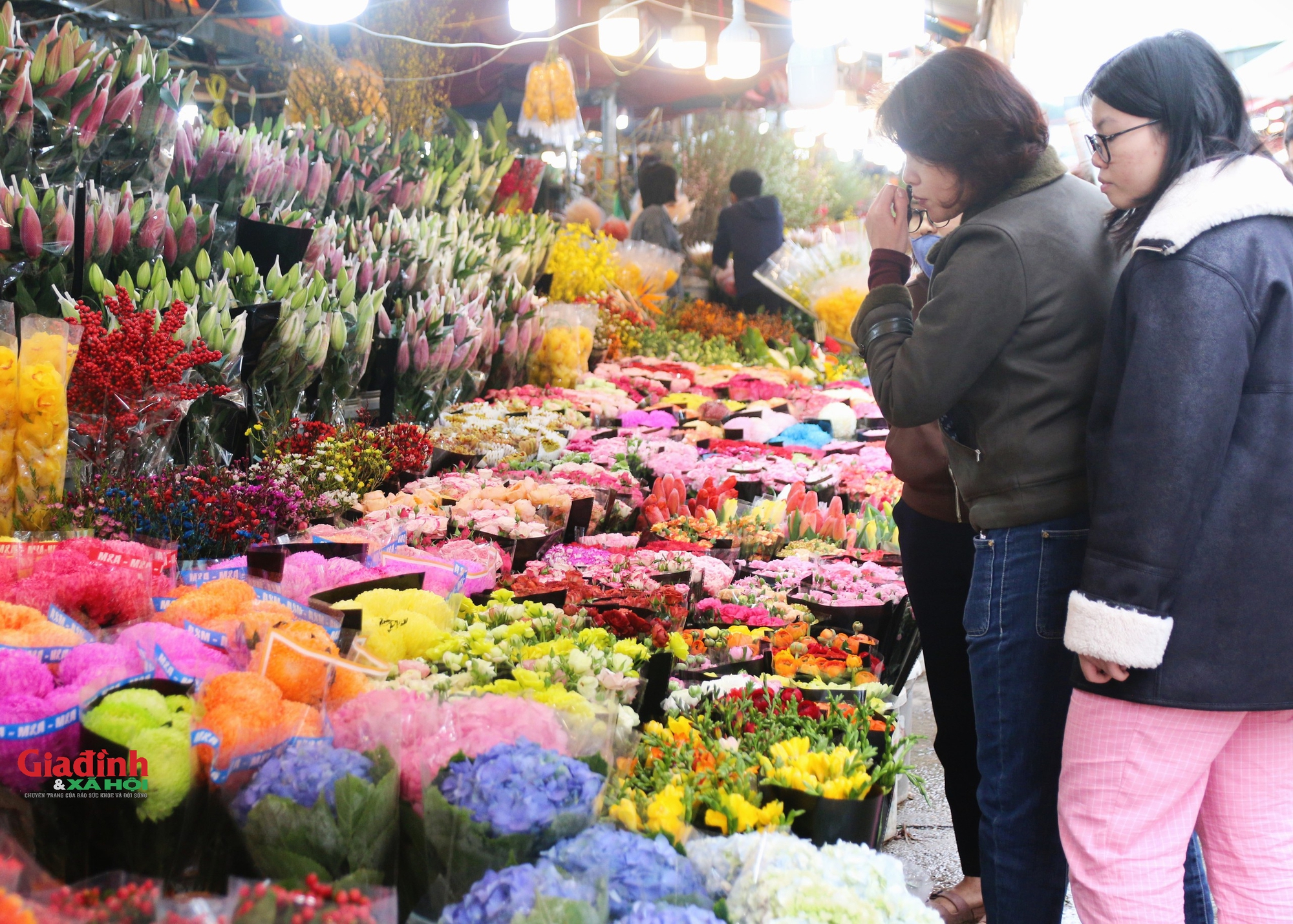 Chợ hoa Quảng An tấp nập ngày giáp Tết - Ảnh 6.