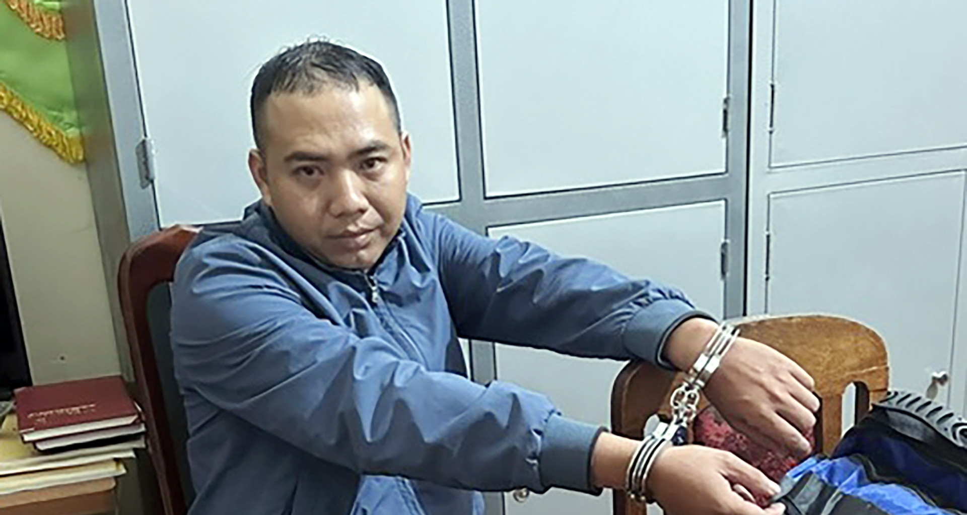 10 giờ truy lùng kẻ dùng súng cướp ngân hàng ở Lâm Đồng