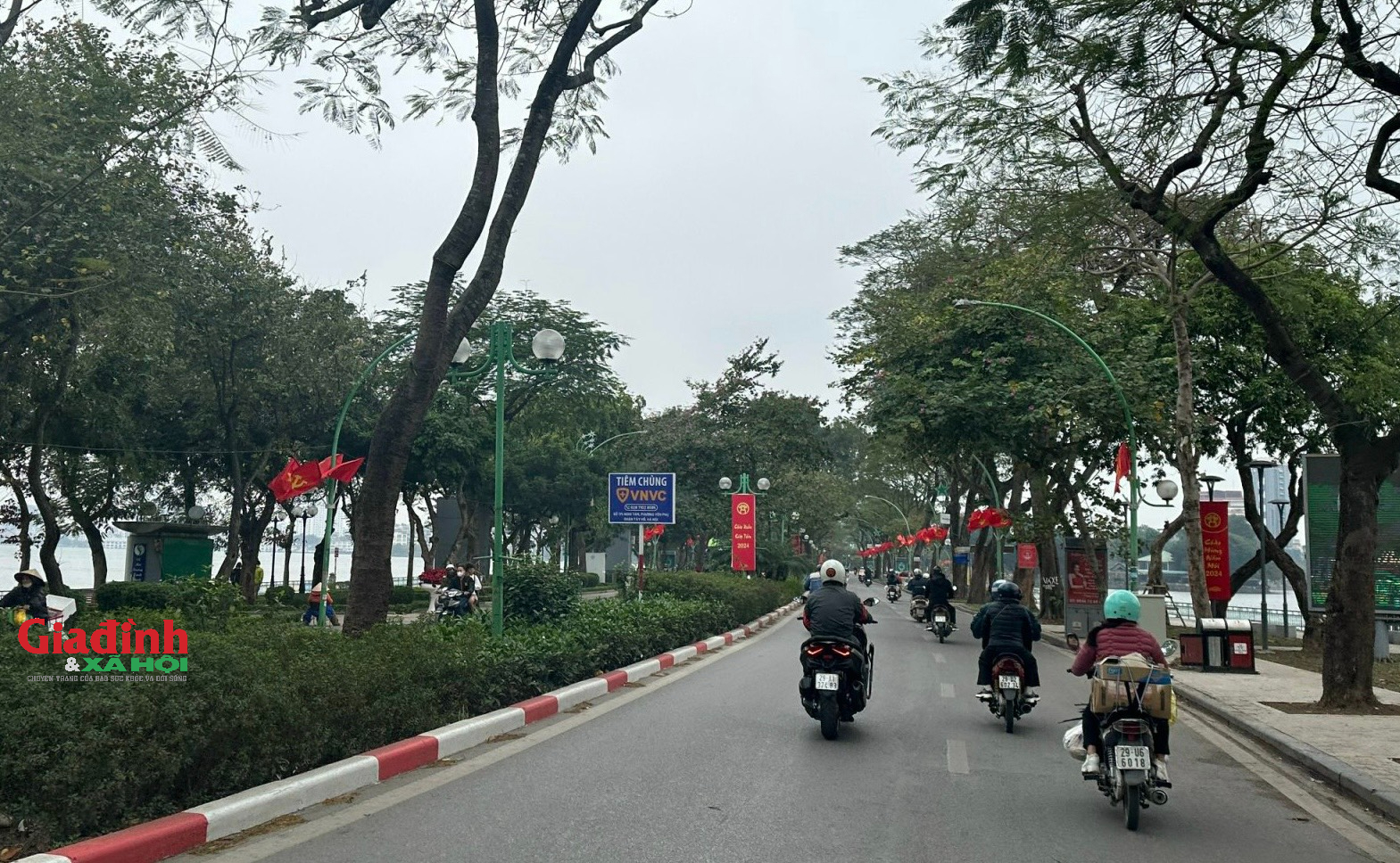 Đường phố Hà Nội ngày 29 Tết thông thoáng lạ thường - Ảnh 8.