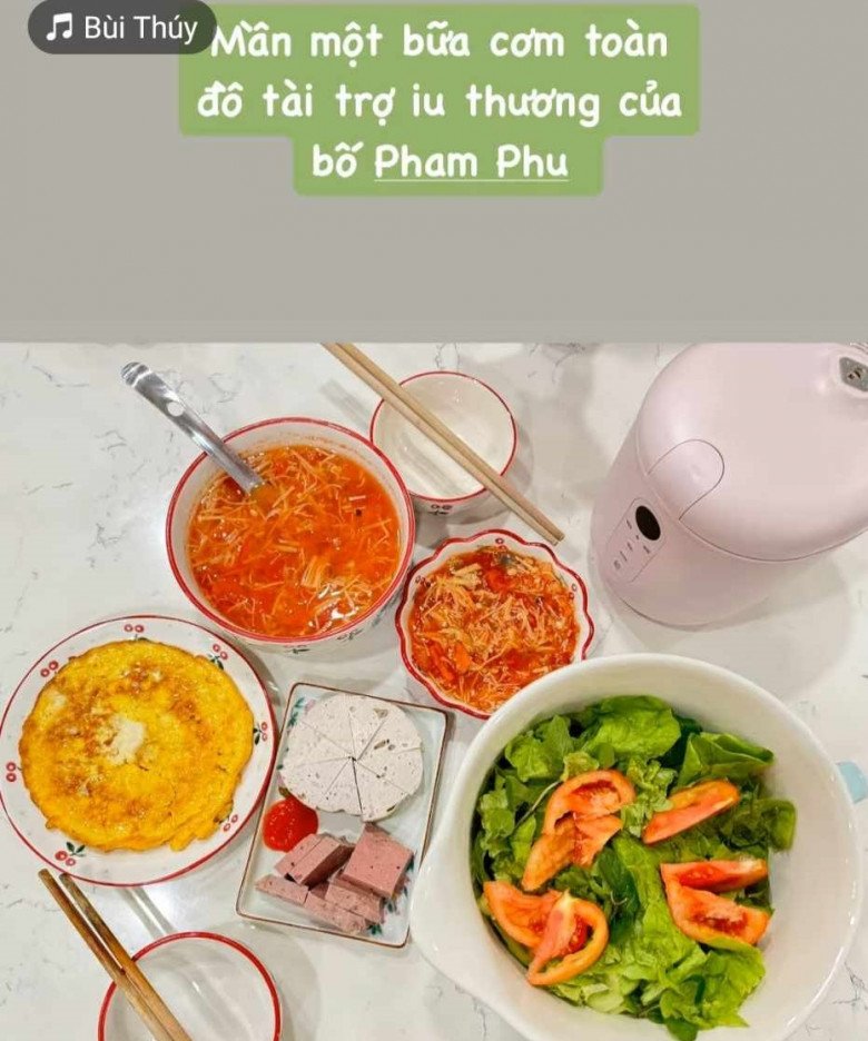 Hoa hậu đến nhà Phương Oanh để học nghề nấu ăn, đảm không kém vợ Shark Bình- Ảnh 3.