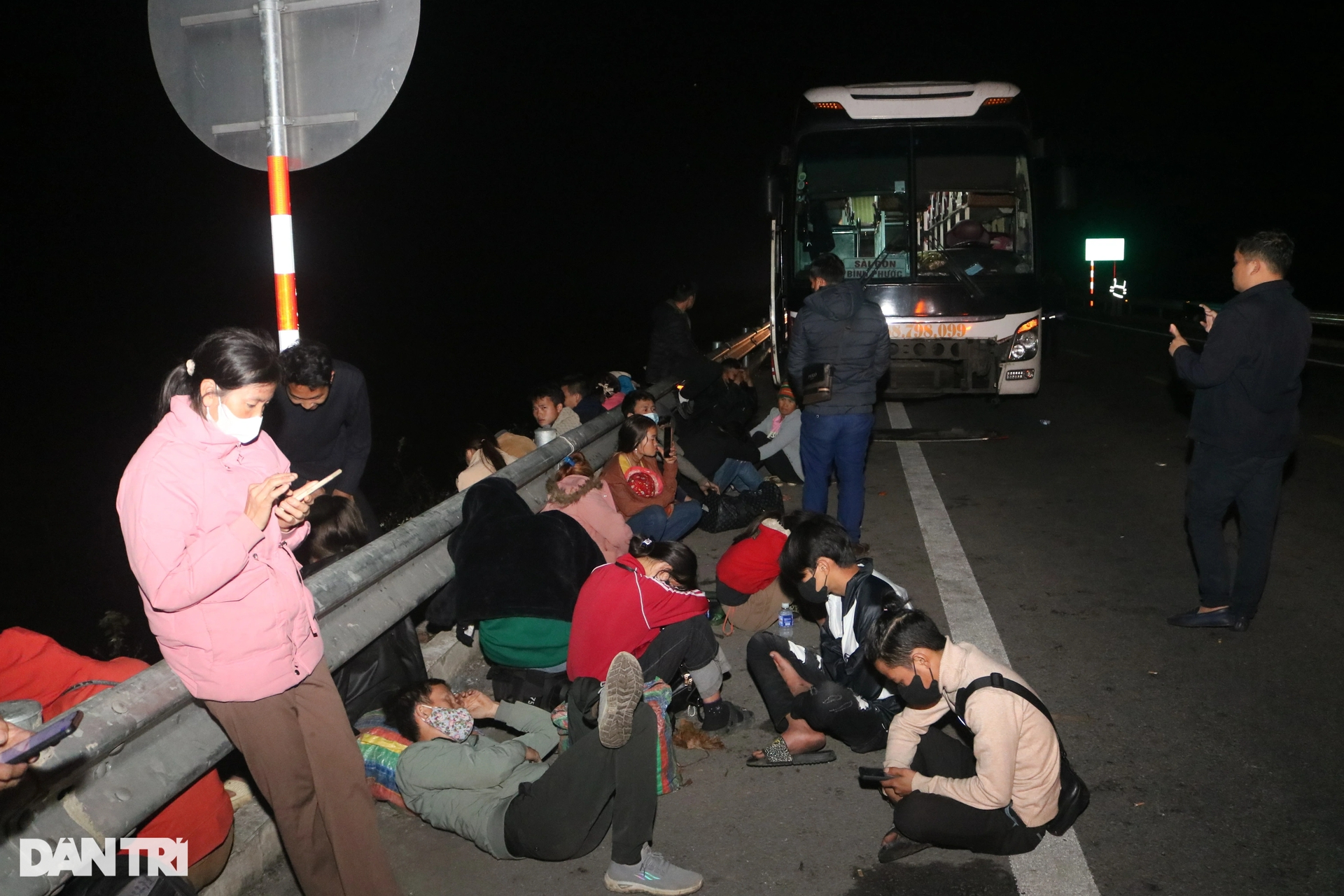 Hiện trường tai nạn thảm khốc trên cao tốc Cam Lộ - La Sơn - Ảnh 6.