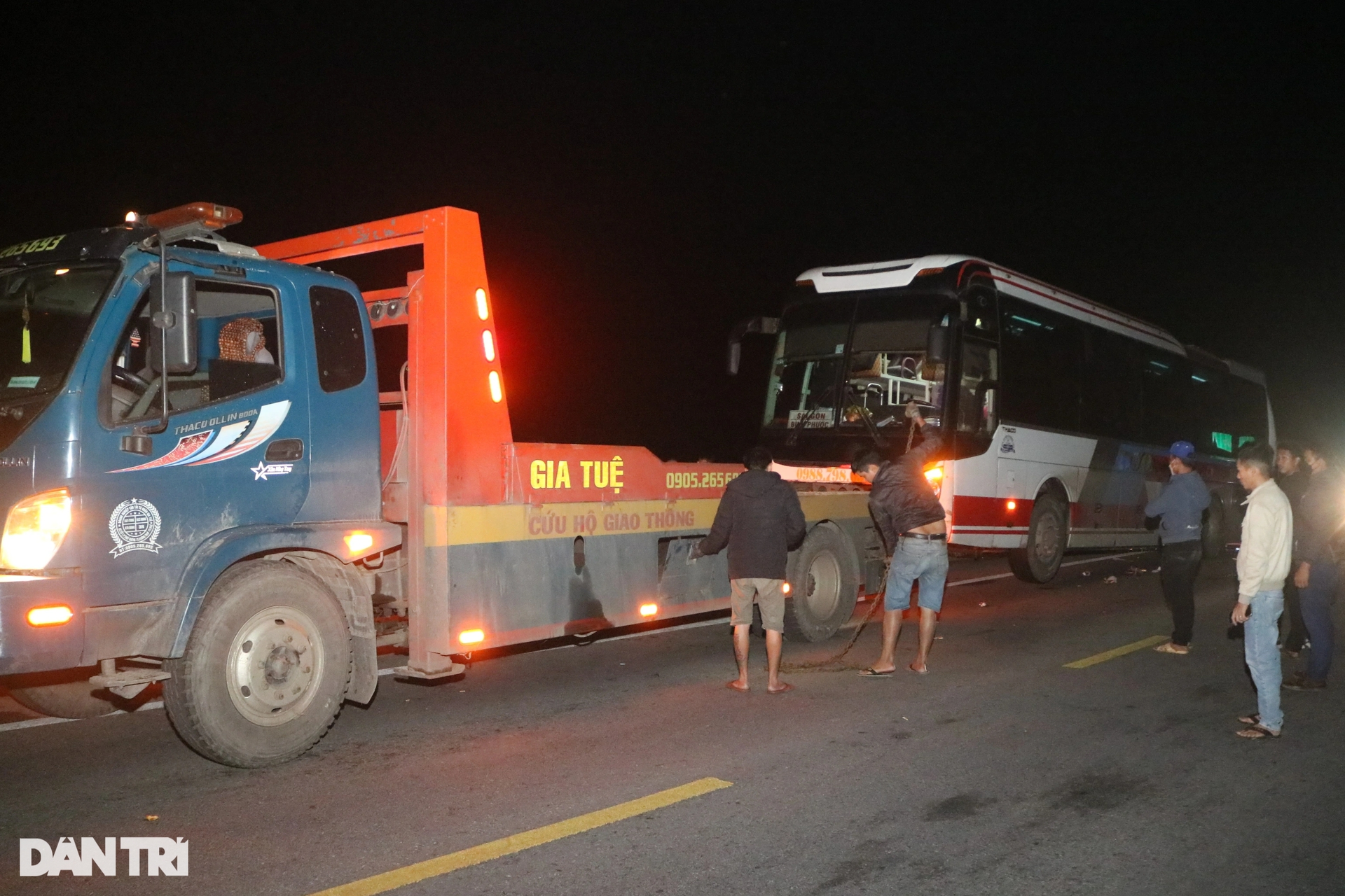 Hiện trường tai nạn thảm khốc trên cao tốc Cam Lộ - La Sơn - Ảnh 11.