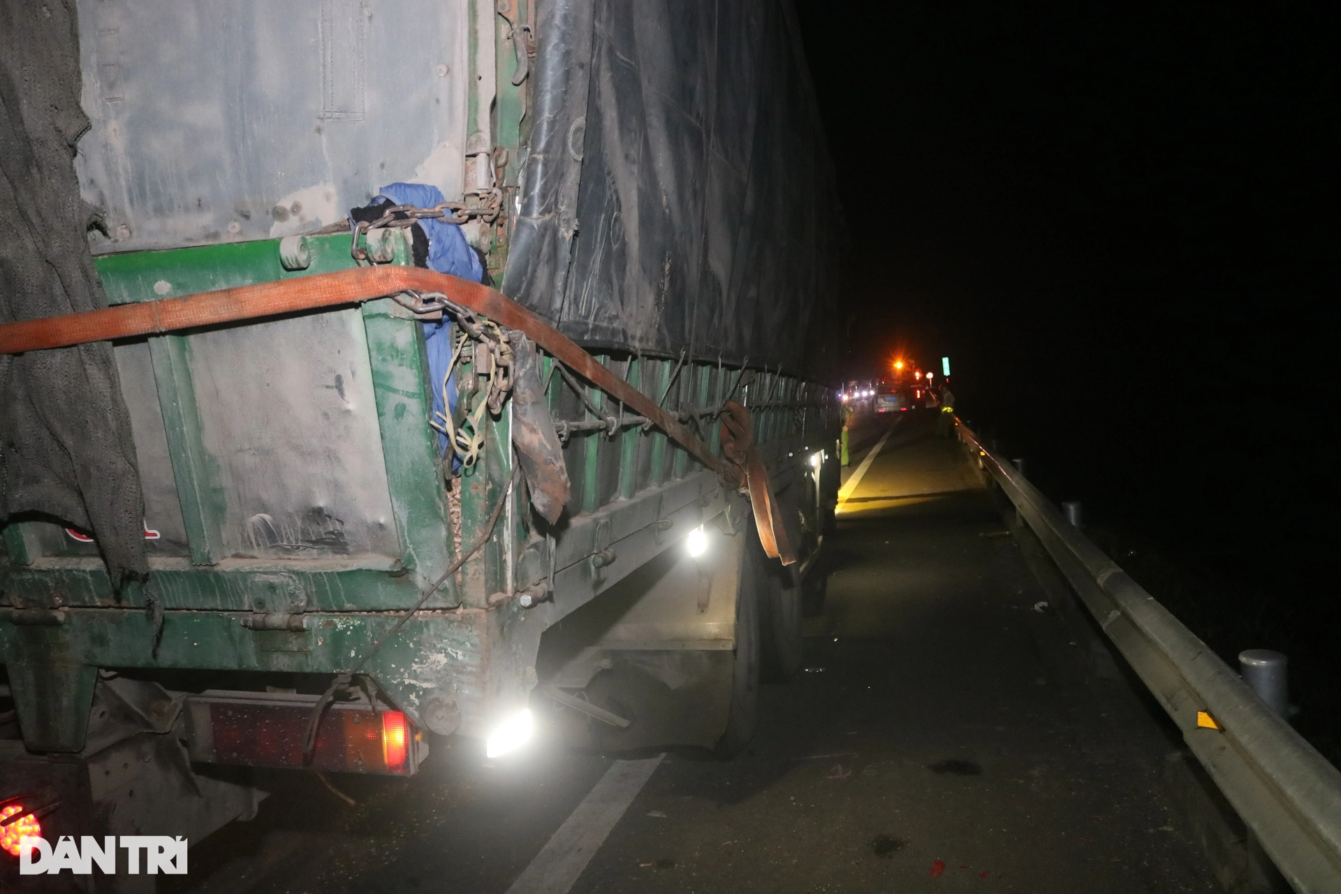 Hiện trường tai nạn thảm khốc trên cao tốc Cam Lộ - La Sơn - Ảnh 8.