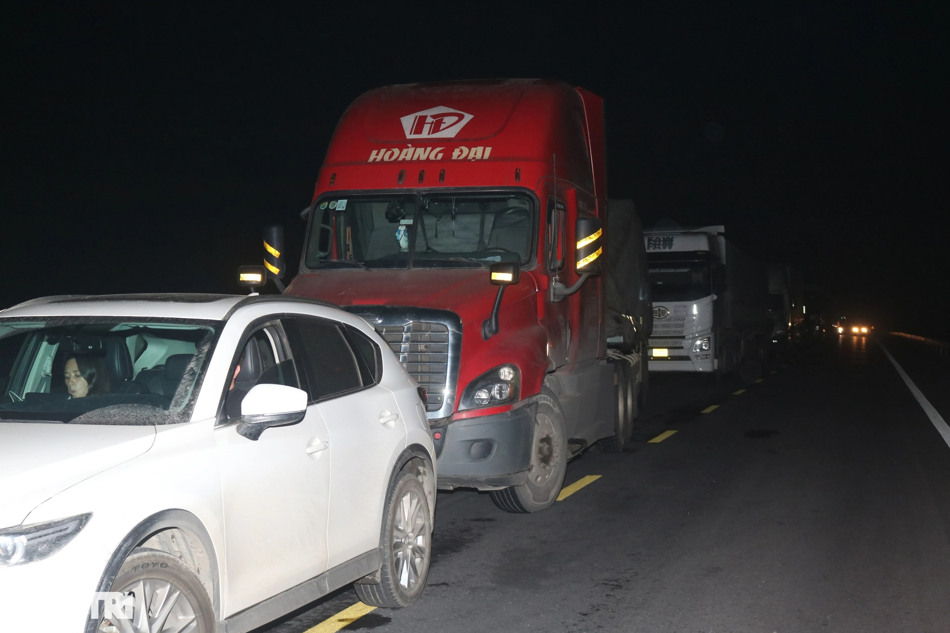 Hiện trường tai nạn thảm khốc trên cao tốc Cam Lộ - La Sơn - Ảnh 9.