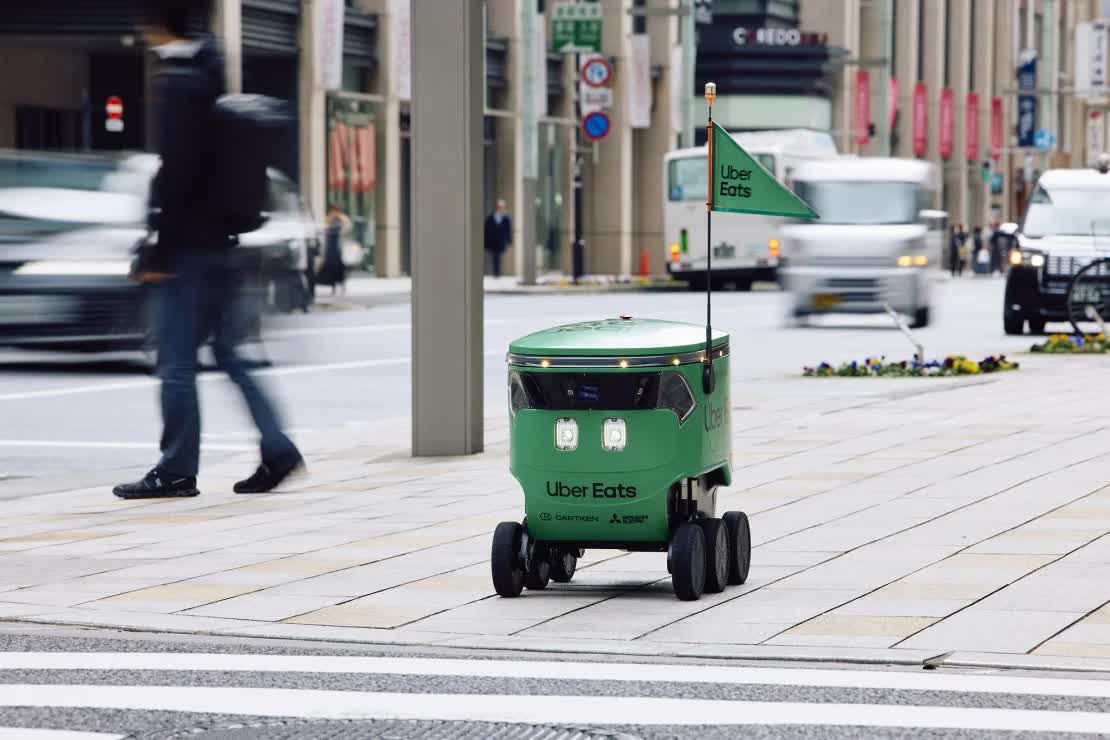 Ngày tàn của nghề giao đồ ăn: 'Shipper robot' xuất hiện tại Nhật Bản, có thể làm việc không ngừng nghỉ cả ngày, bất kể mưa nắng, thùng đồ chứa được 20kg - Ảnh 1.