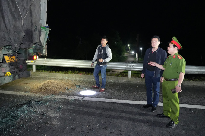 Điều tra tai nạn trên cao tốc Cam Lộ - La Sơn khiến hai người tử vong - Ảnh 2.