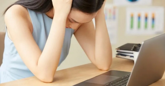 Đ&ograve;i lại 1 triệu cho vay, c&ocirc; bạn kh&ocirc;ng trả c&ograve;n hỏi một c&acirc;u khiến t&ocirc;i ngớ người