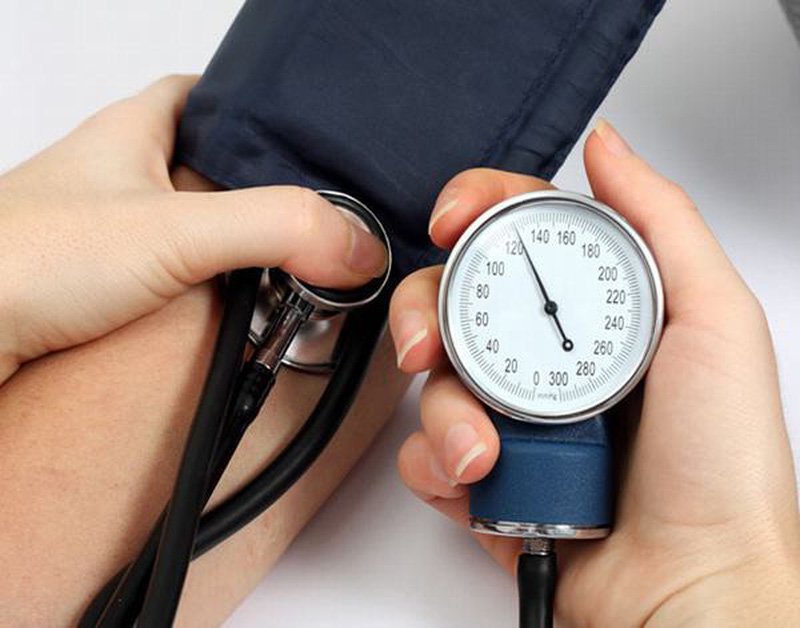 5 cách hạ huyết áp không cần dùng thuốc- Ảnh 1.