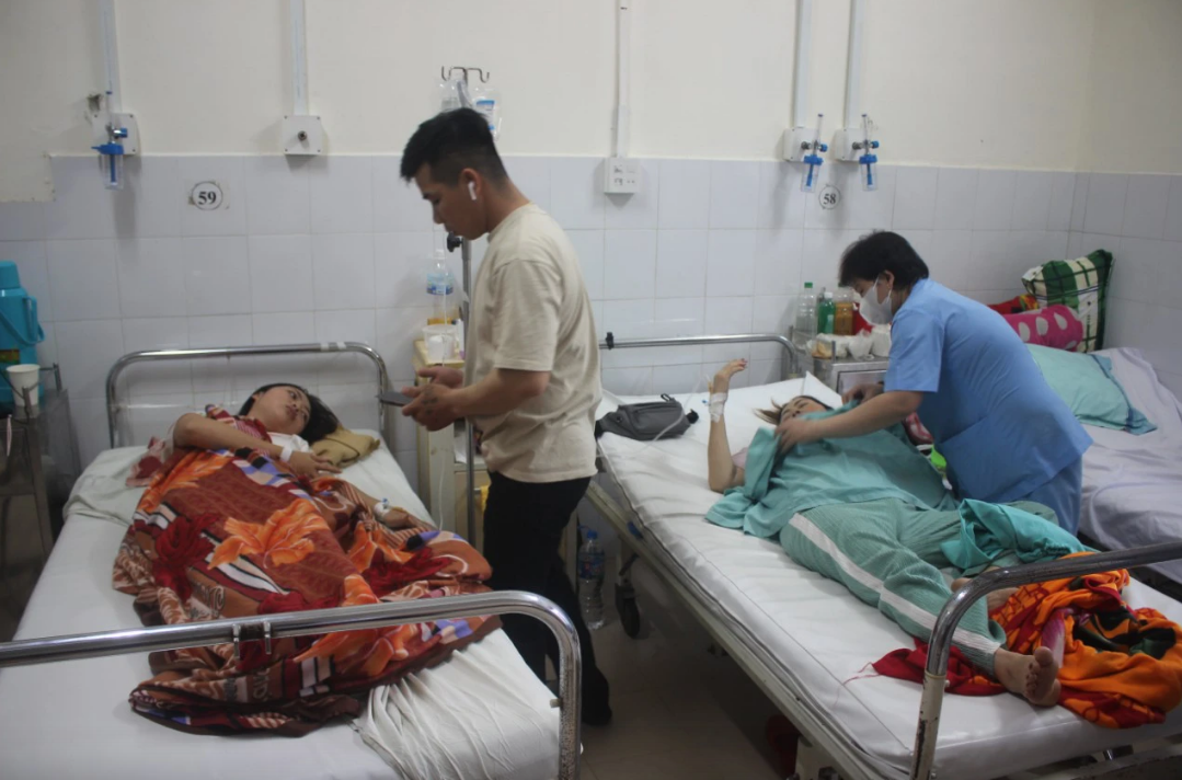 Thông tin mới nhất vụ 222 người phải nhập viện sau ăn cơm gà ở Nha Trang- Ảnh 2.