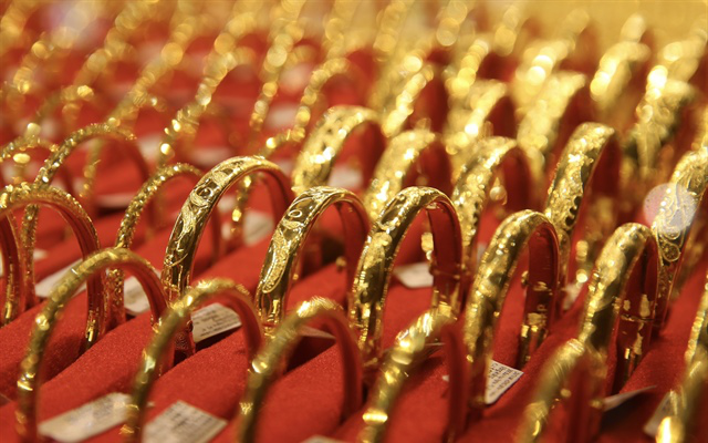 Giá vàng hôm nay 17/3: Vàng miếng, vàng nhẫn đồng loạt giảm, SJC ‘nhảy múa’ quanh đỉnh 82 triệu đồng/lượng