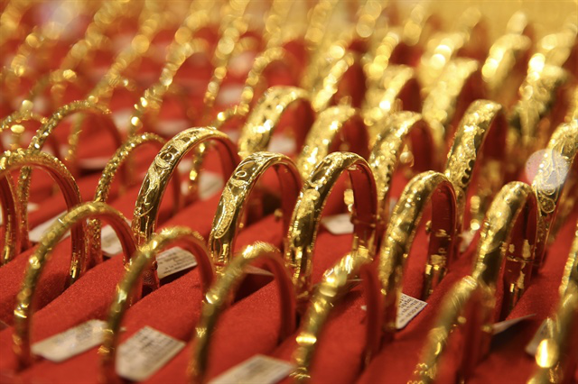 Giá vàng hôm nay 17/3: Vàng miếng, vàng nhẫn đồng loạt giảm, SJC ‘nhảy múa’ quanh đỉnh 82 triệu đồng/lượng- Ảnh 1.