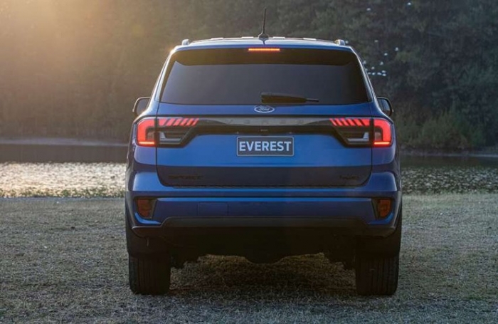 Giá lăn bánh Ford Everest mới nhất đã giảm còn kèm ưu đãi, cạnh tranh trực tiếp với Santa Fe và Fortuner- Ảnh 6.