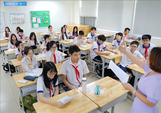 Năm học 2024 - 2025, Hà Nội dành hơn 60% chỉ tiêu vào lớp 10 công lập - Ảnh 1.