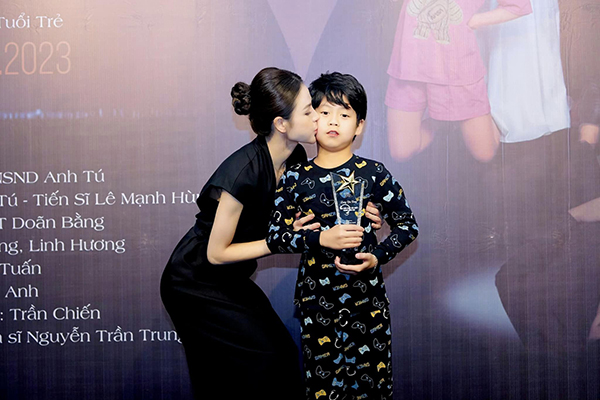 Mỹ nhân 'vũ trụ' VFC làm mẹ đơn thân: Người yêu màn ảnh Thanh Sơn tự chủ kinh tế nuôi con sau ly hôn - Ảnh 7.