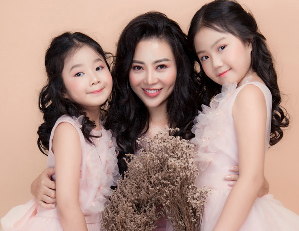 Mỹ nhân 'vũ trụ' VFC làm mẹ đơn thân: Thanh Hương đơn thân nuôi 2 con gái, chúc phúc cho người cũ - Ảnh 8.