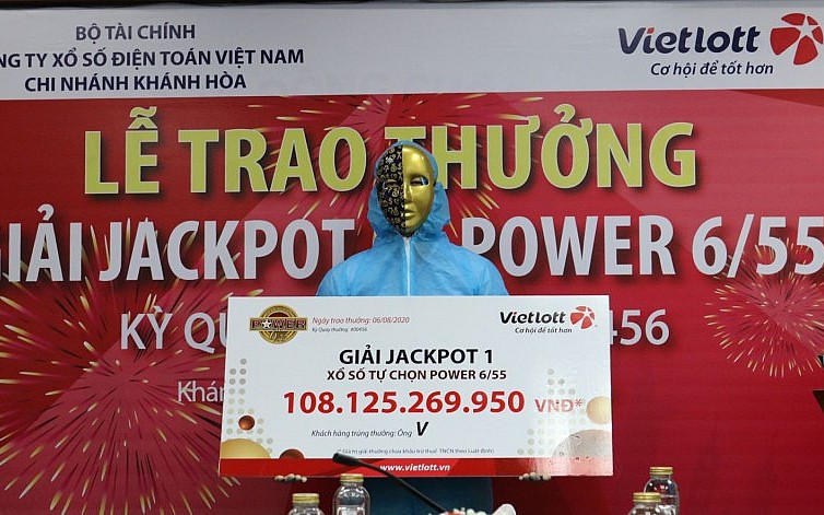 Một người trở thành &quot;đại gia&quot; sau tin nhắn trúng tiền tỷ của Vietlott