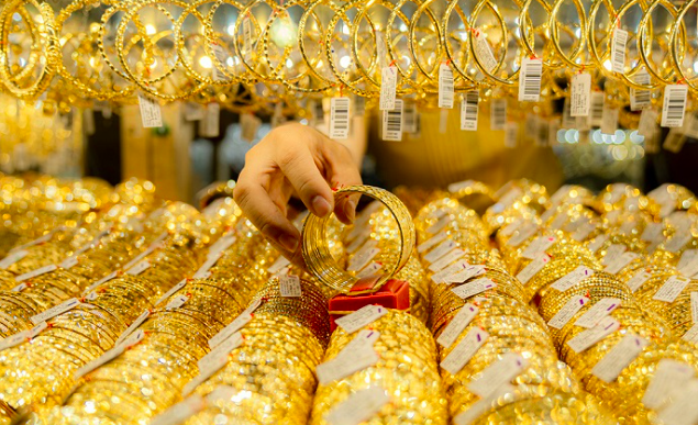 Giá vàng hôm nay ngày 2/3: Vàng SJC tăng sốc, chạm mốc 81 triệu đồng/lượng - Ảnh 2.