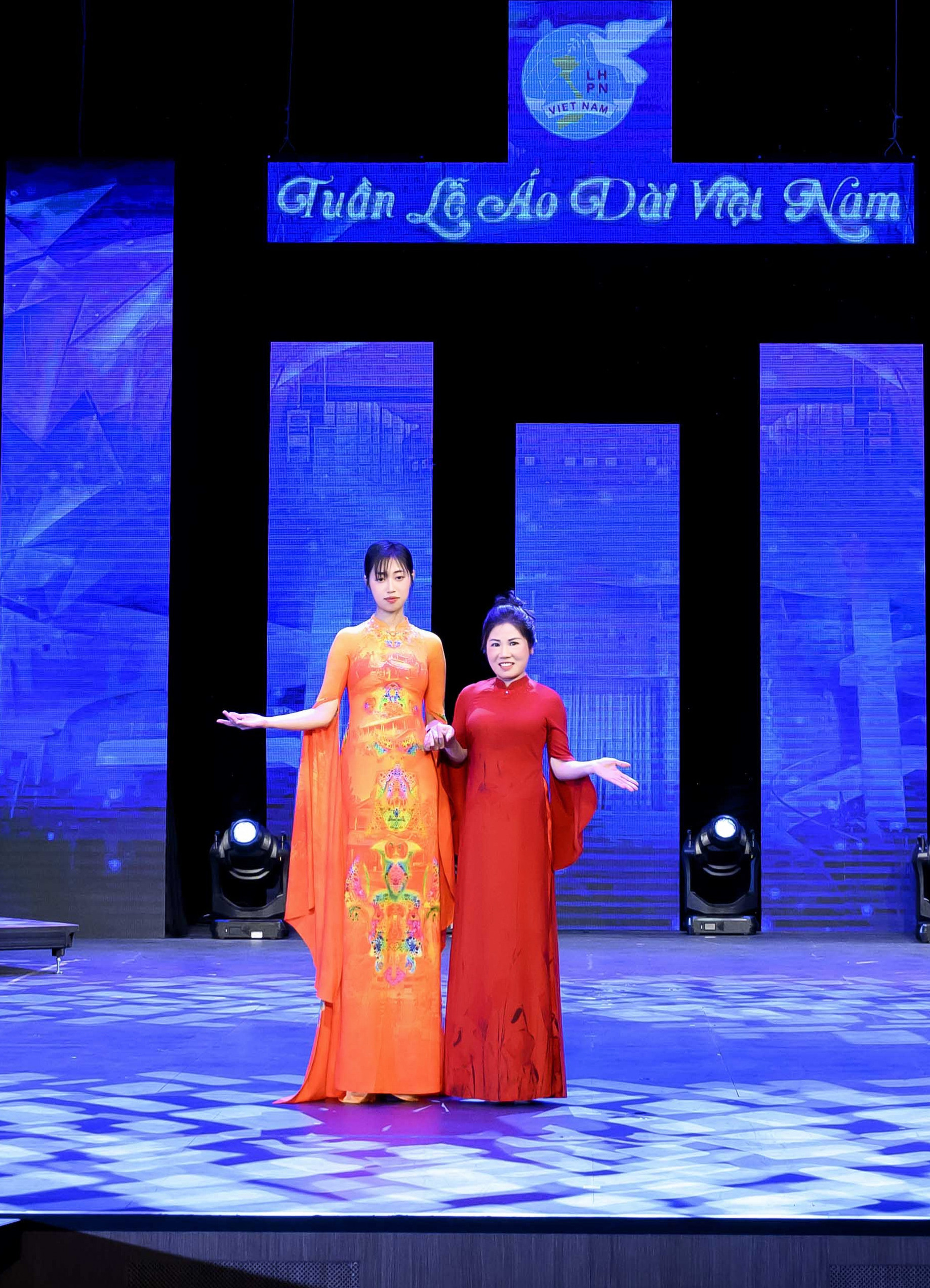 Mãn nhãn màn trình diễn áo dài của 57 NTK tại Tuần lễ áo dài Việt Nam 2024 - Ảnh 5.