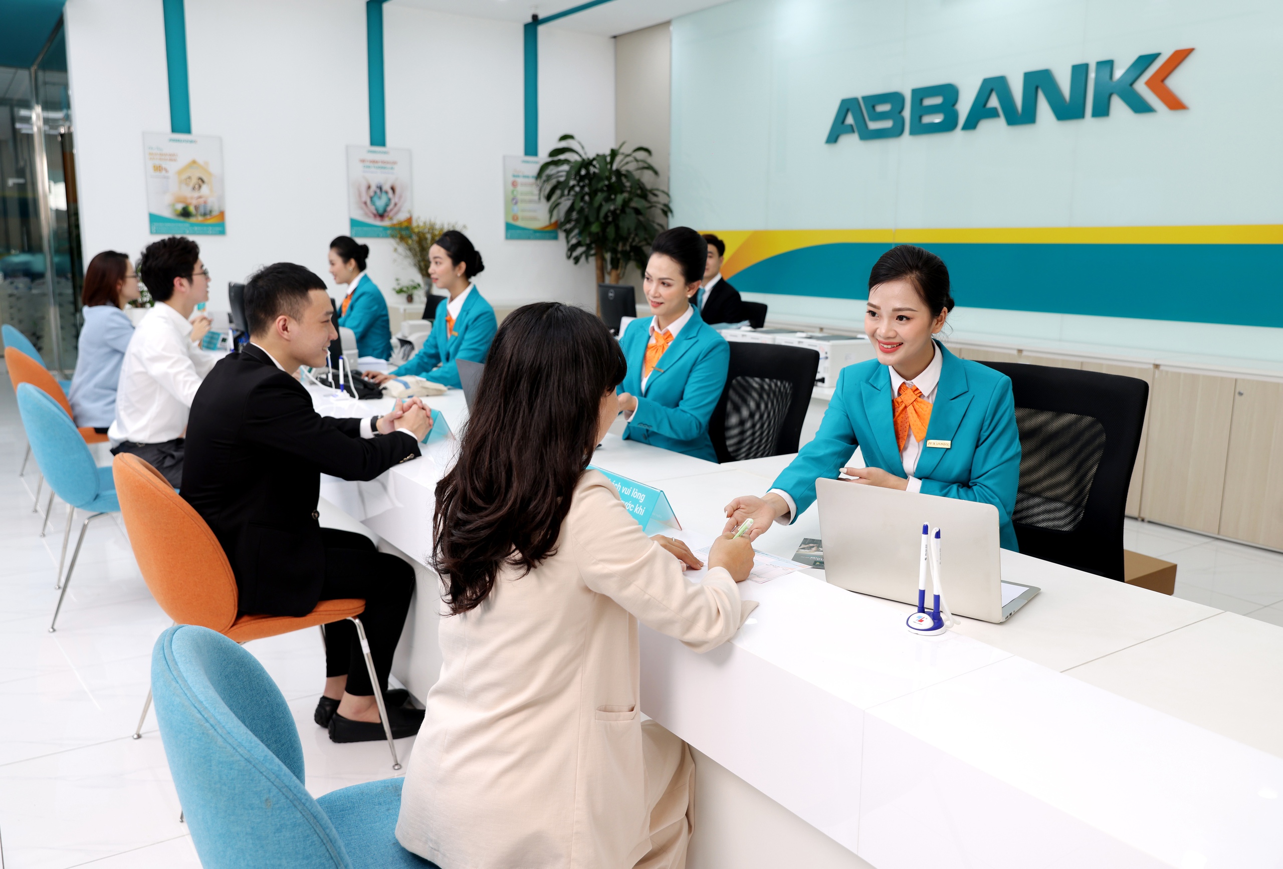 ABBANK tăng cường hỗ trợ doanh nghiệp SME đẩy mạnh kinh doanh năm 2024- Ảnh 1.