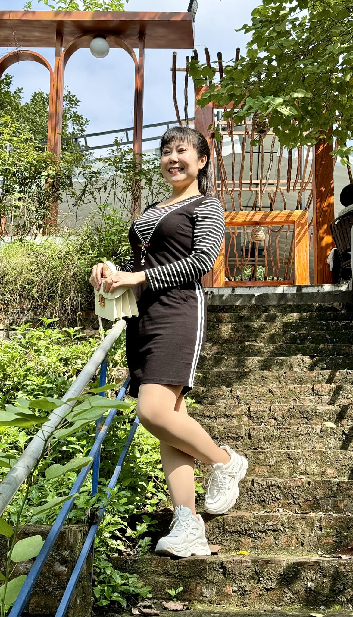 Style U60 năng động của Hương Tươi - bà chủ tiệm vàng 'Trạm cứu hộ trái tim' - Ảnh 4.