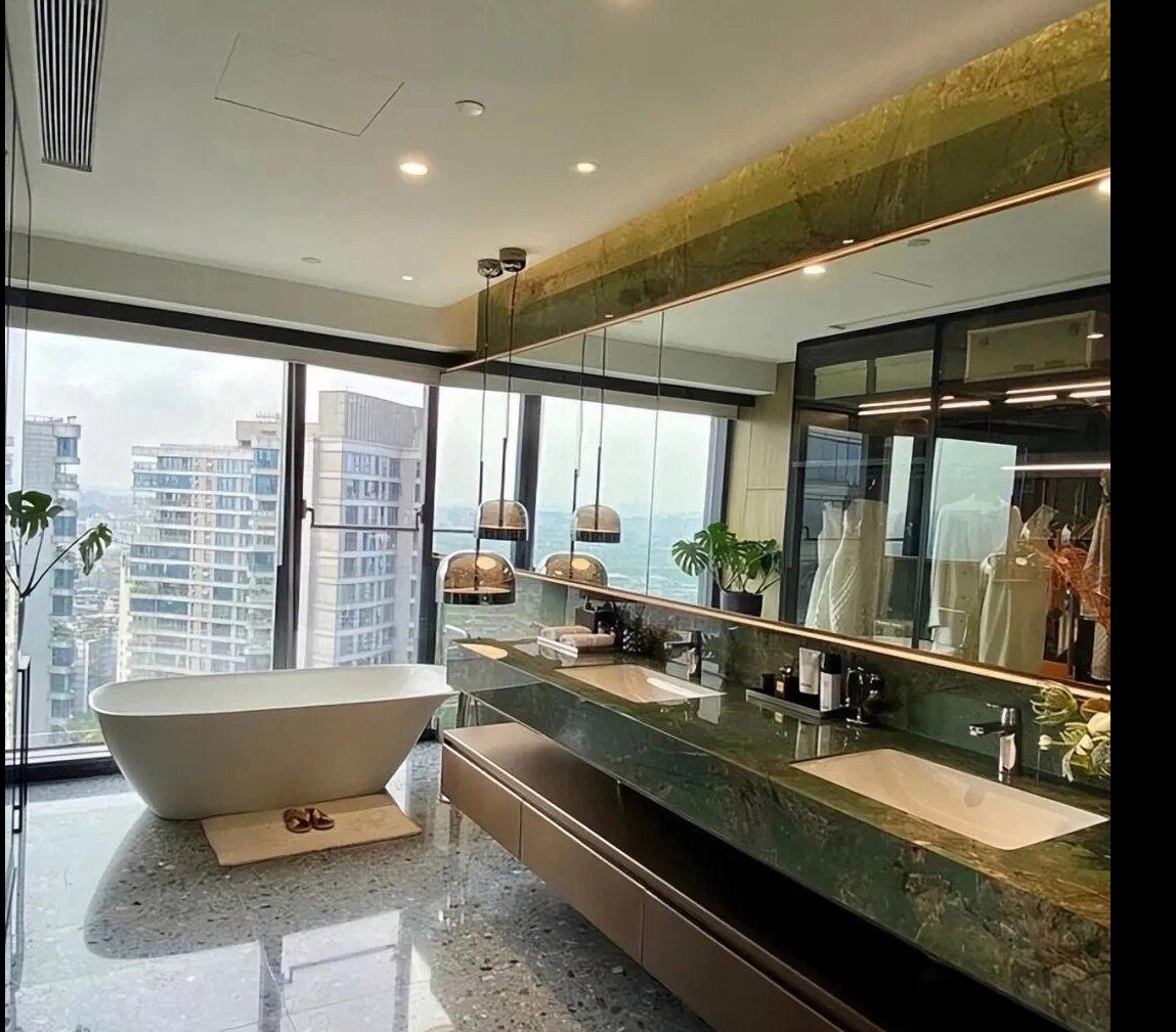 Cận cảnh căn hộ 82 tỷ của Triệu Lộ Tư: Sang chảnh từng centimet, thú vị nhất là bồn tắm 'lộ thiên' view đỉnh chóp- Ảnh 10.