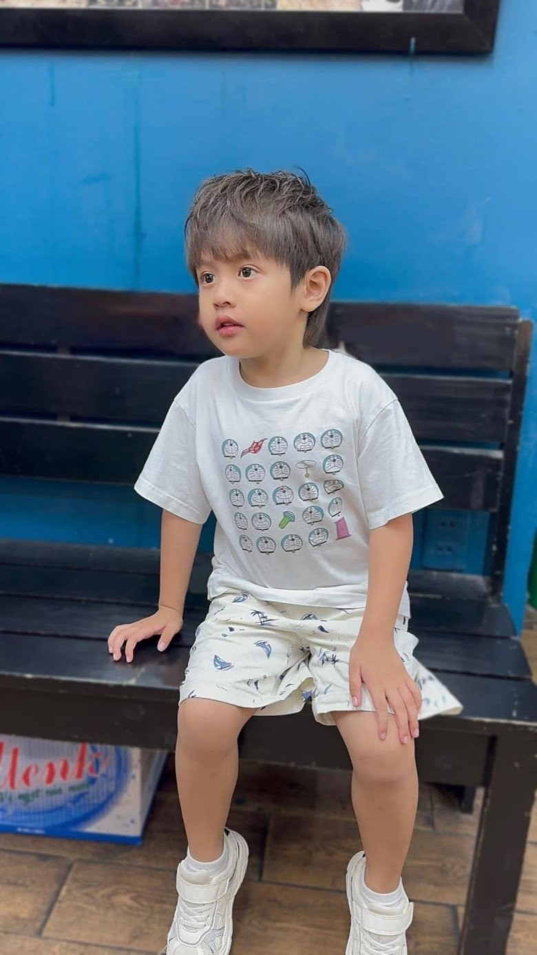 Con trai Thanh Thúy - Đức Thịnh 5 tuổi chưa nói được, nam đạo diễn vỡ òa khi lần đầu tiên được gọi 'Ba' và cách cha mẹ can thiệp khi con chậm nói- Ảnh 2.