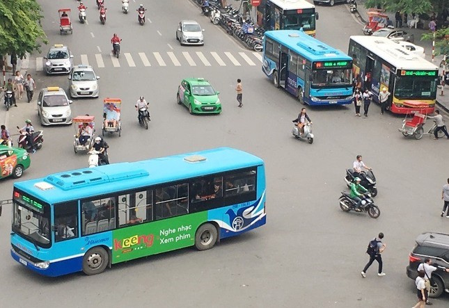 Hà Nội dừng hoạt động 5 tuyến buýt có doanh thu thấp từ 1/4 - Ảnh 1.