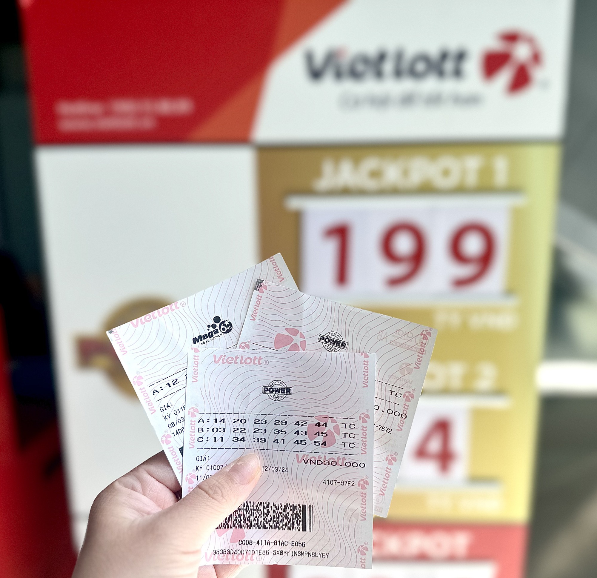 Vietlott tìm thấy 2 người chơi may mắn cùng lúc Jackpot tiền tỷ- Ảnh 4.