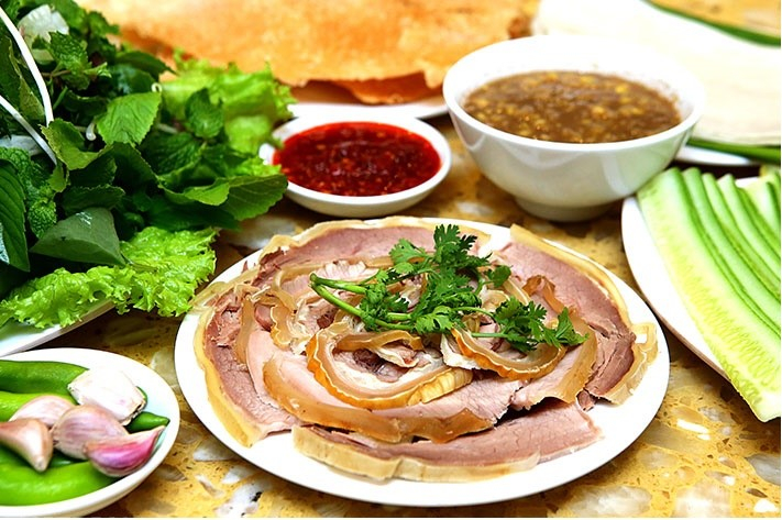 8 món ăn gây 'thương nhớ' của ẩm thực Đà Nẵng nhất định nên thử trong dịp Lễ hội Pháo hoa Quốc tế 2024- Ảnh 6.