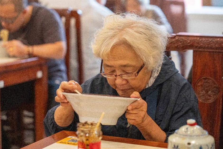 Ngôi chùa ở Thượng Hải hút khách nhờ bán "món mì cho tâm hồn": Giới trẻ càng thích tìm đến vì điều này- Ảnh 10.