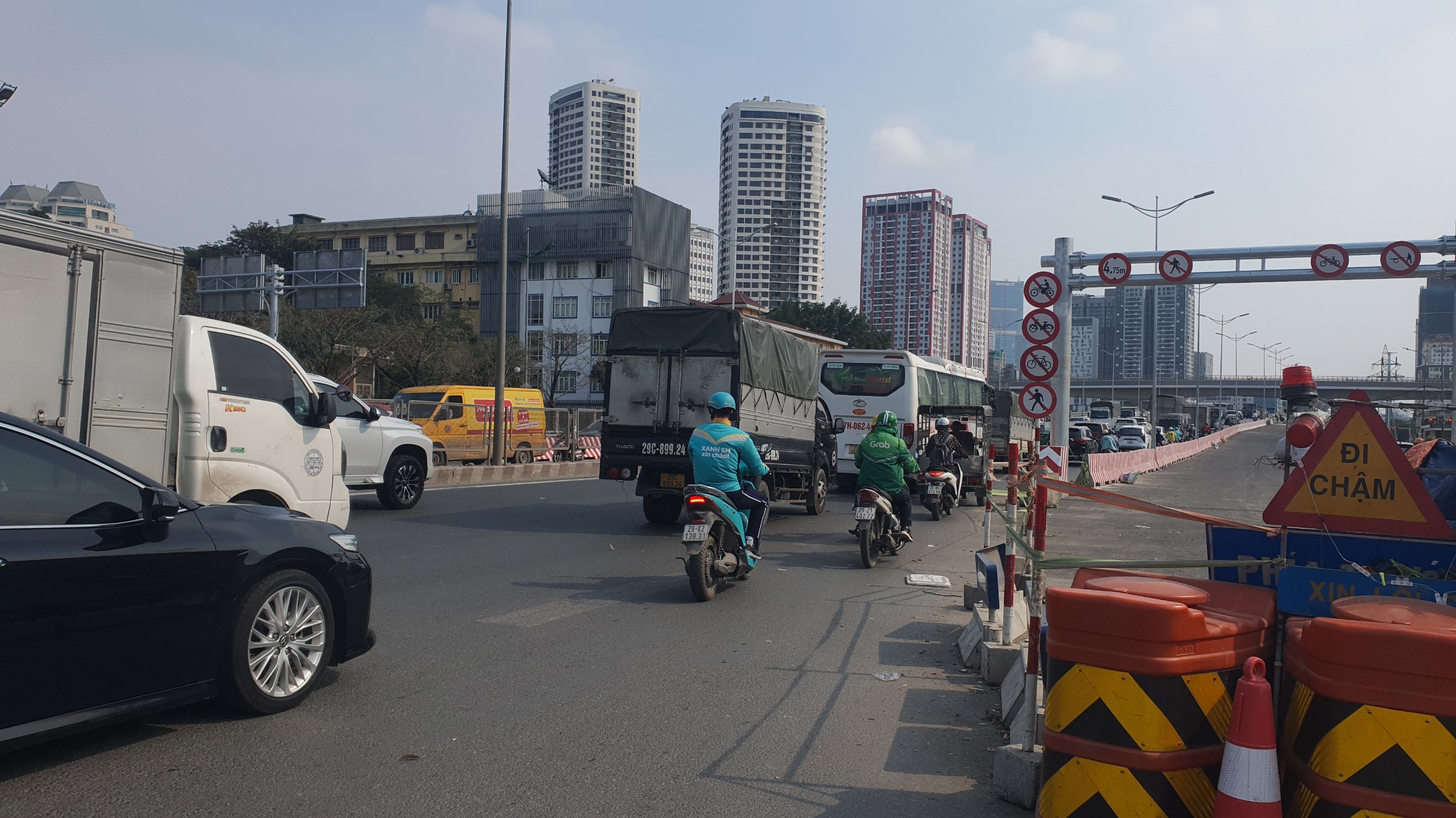Hình ảnh mới nhất tại cầu vượt thép Mai Dịch trước ngày thông xe- Ảnh 15.