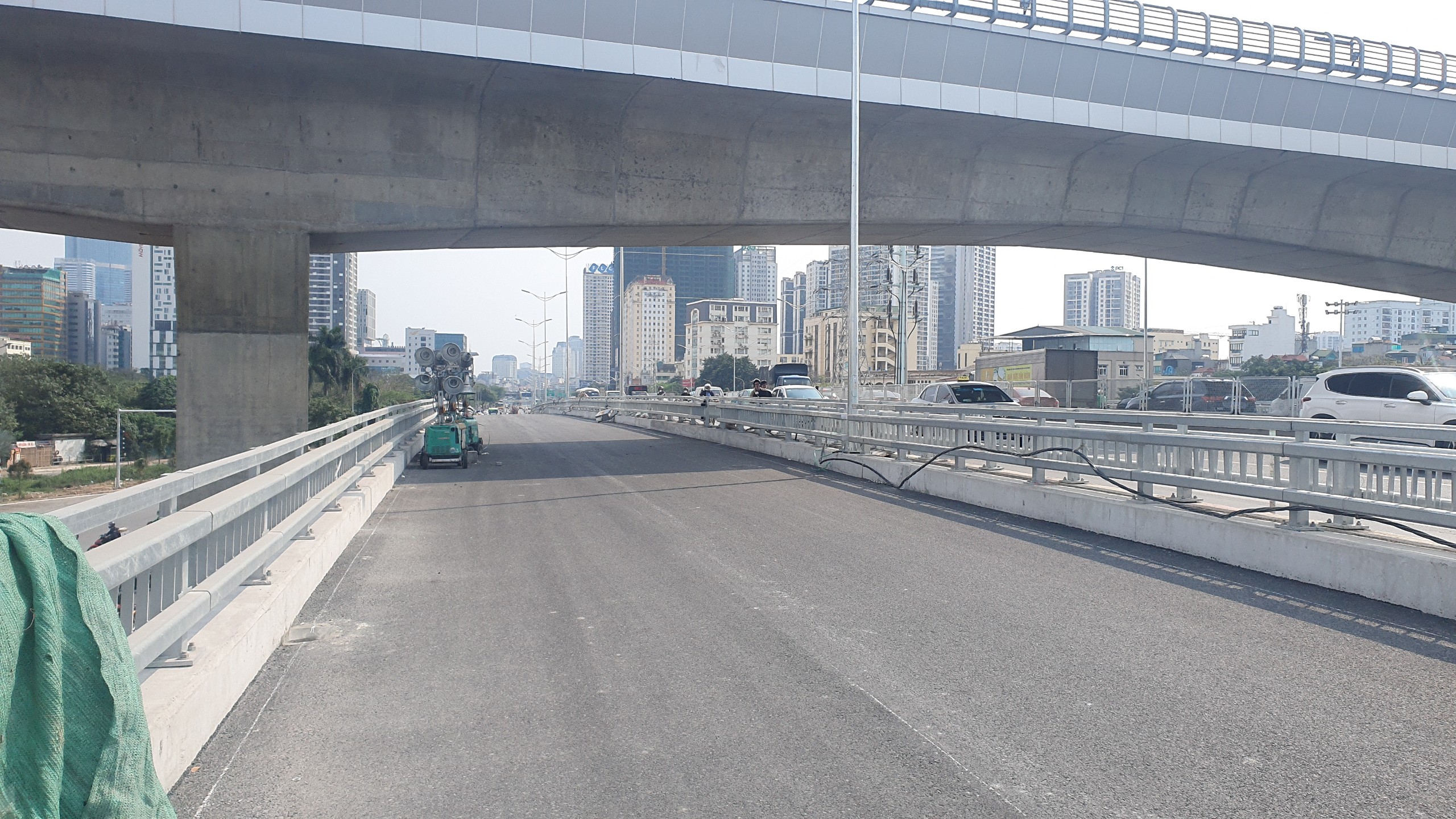 Hình ảnh mới nhất tại cầu vượt thép Mai Dịch trước ngày thông xe- Ảnh 14.
