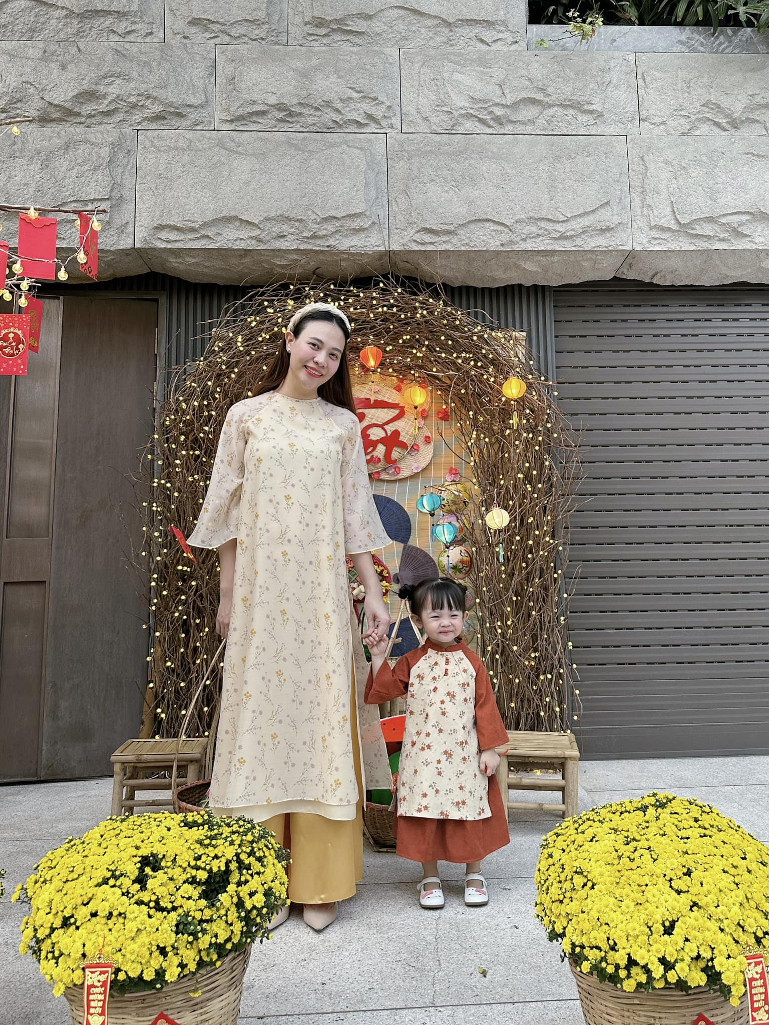 Thời trang mẹ con sao Việt: Bé Suchin nhà Đàm Thu Trang từ như fashionista từ nhỏ - Ảnh 5.