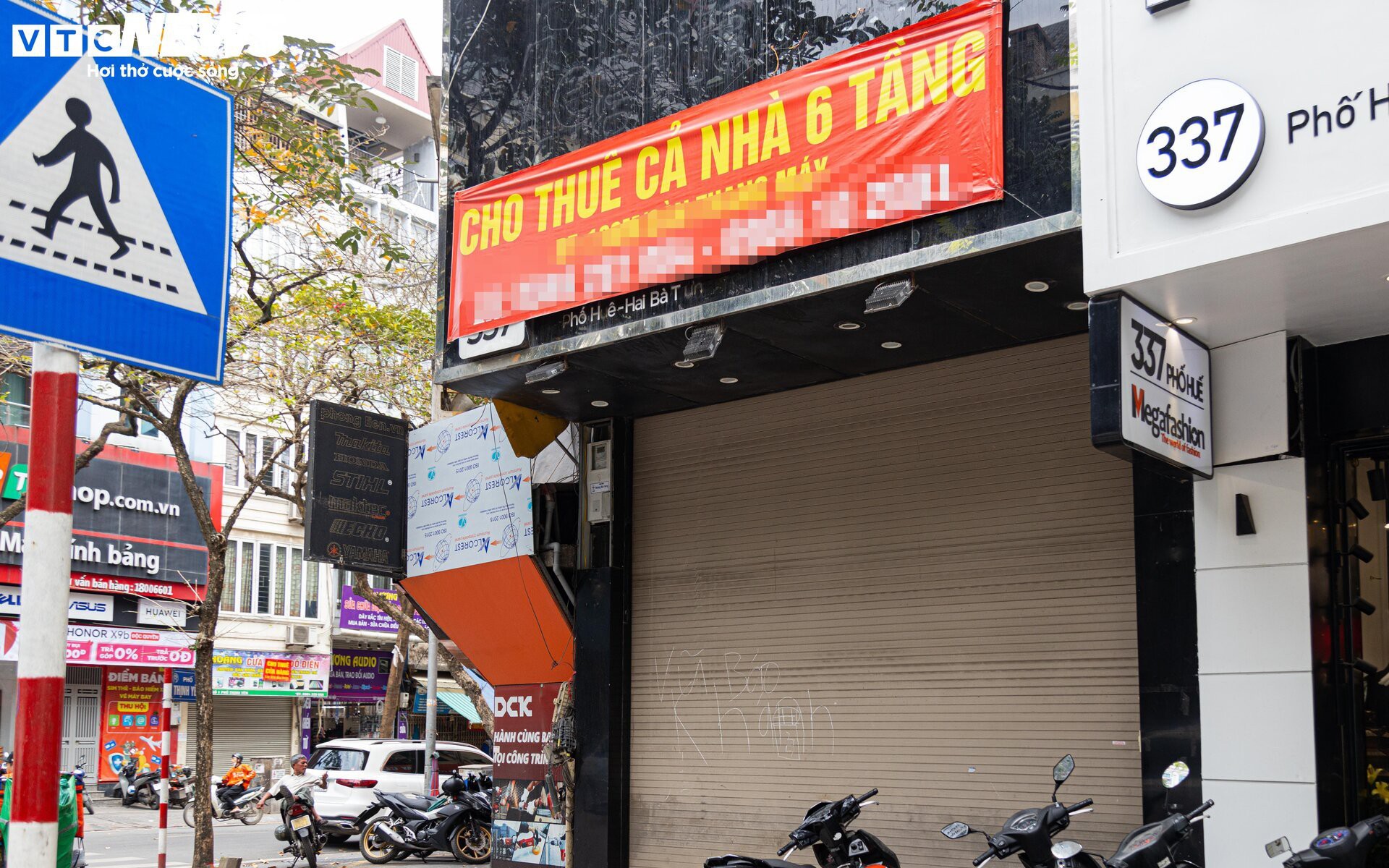 Hàng chục cửa hàng trên đất vàng phố Huế, Hà Nội đóng cửa, treo biển cho thuê
