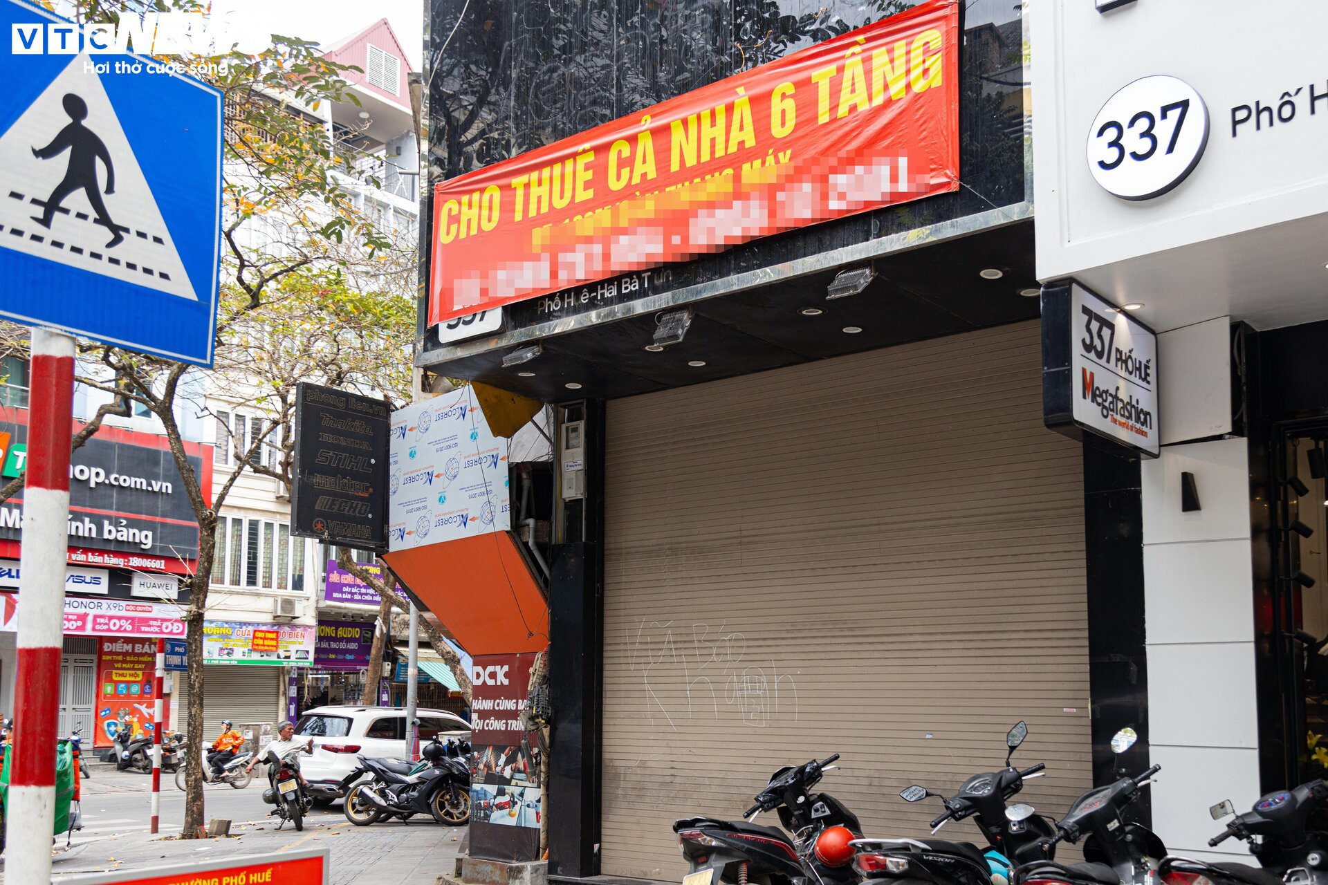 Hàng chục cửa hàng trên đất vàng phố Huế, Hà Nội đóng cửa, treo biển cho thuê - Ảnh 2.