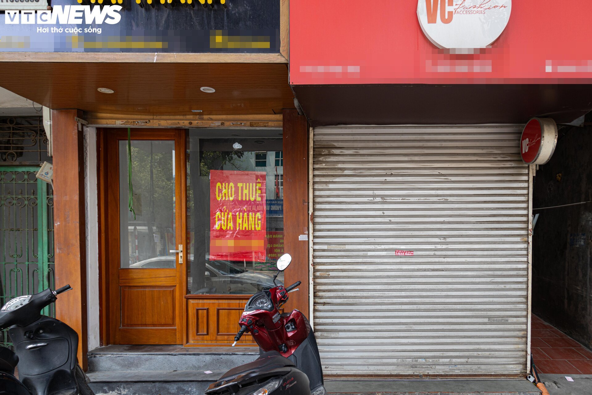 Hàng chục cửa hàng trên đất vàng phố Huế, Hà Nội đóng cửa, treo biển cho thuê - Ảnh 3.
