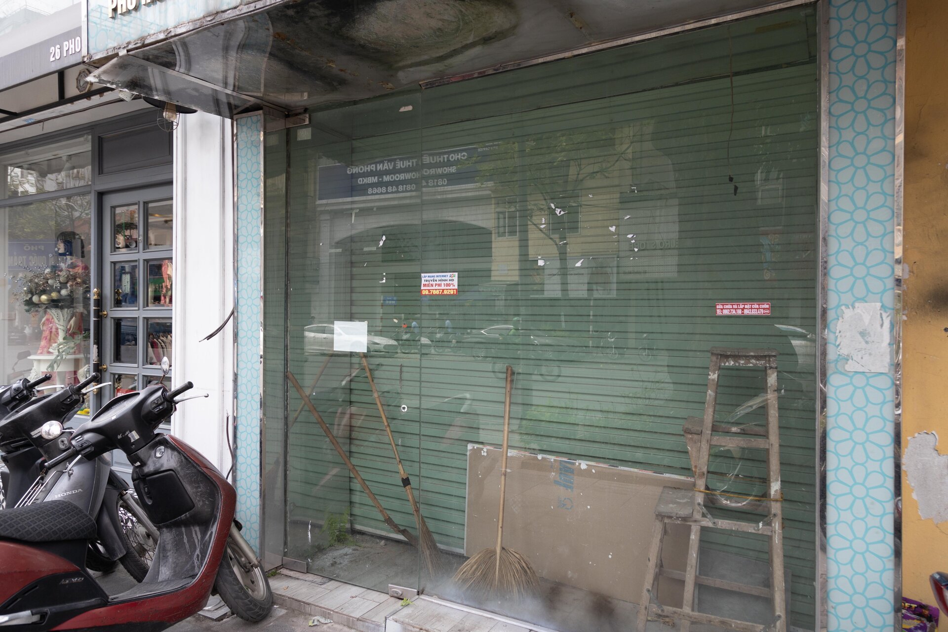 Hàng chục cửa hàng trên đất vàng phố Huế, Hà Nội đóng cửa, treo biển cho thuê - Ảnh 15.