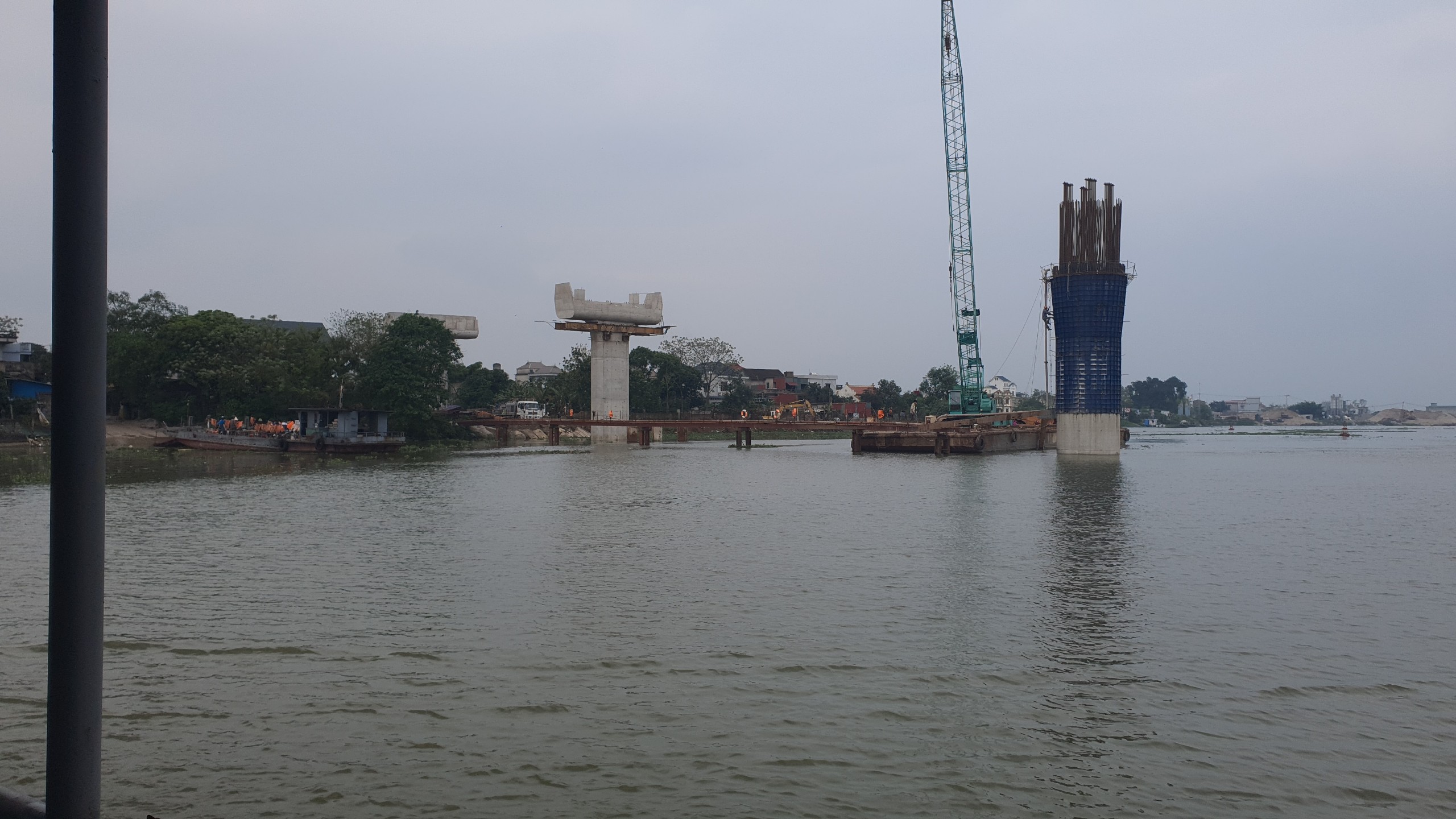 Sau hơn một năm thi công, cầu vượt sông lớn ở Nam Định lộ diện ra sao?- Ảnh 13.