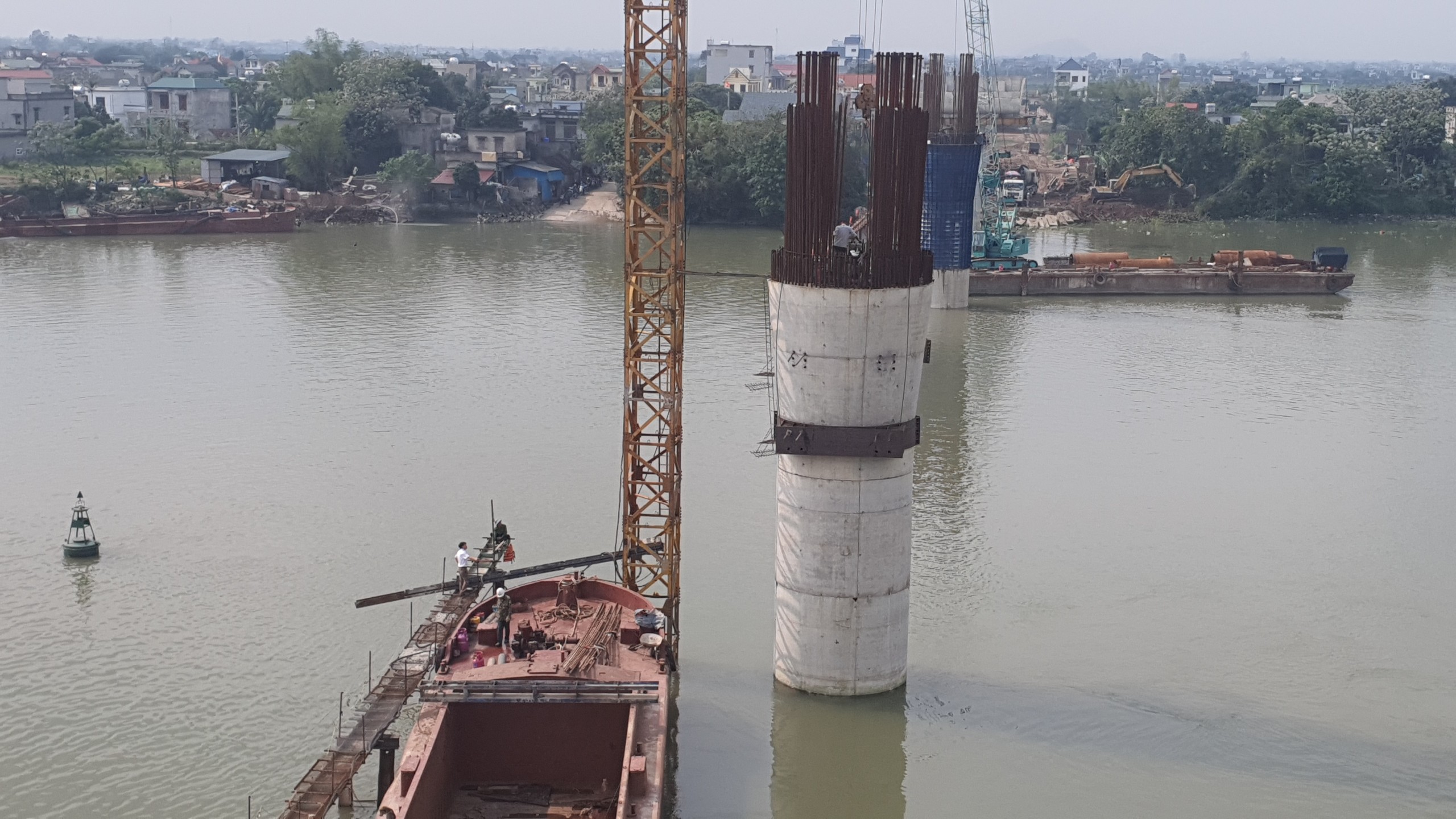 Sau hơn một năm thi công, cầu vượt sông lớn ở Nam Định lộ diện ra sao?- Ảnh 2.