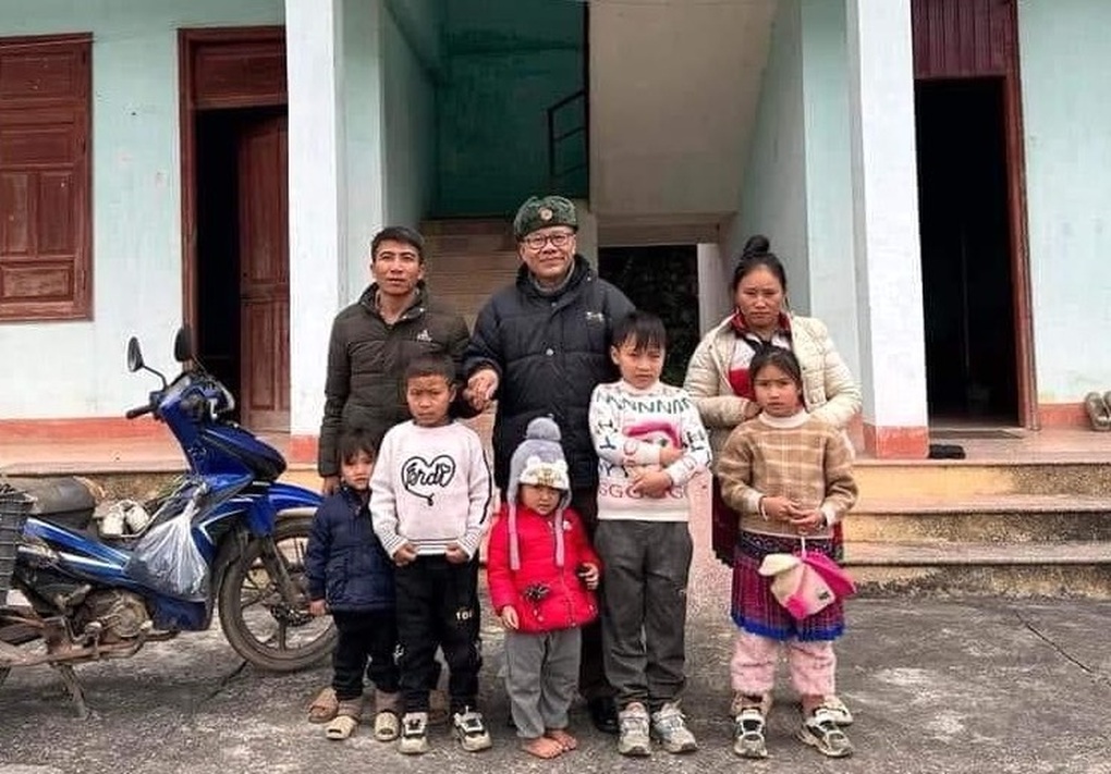 Cảnh khốn khó của gia đình 7 người đèo nhau 600km trên xe máy tìm việc - Ảnh 2.