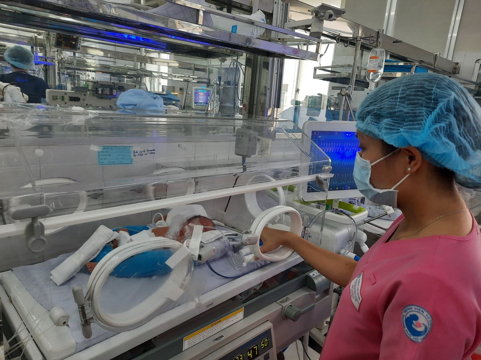 TP Hồ Chí Minh: Báo động đỏ liên viện cứu sống hai mẹ con sản phụ bị sản giật nguy kịch - Ảnh 1.