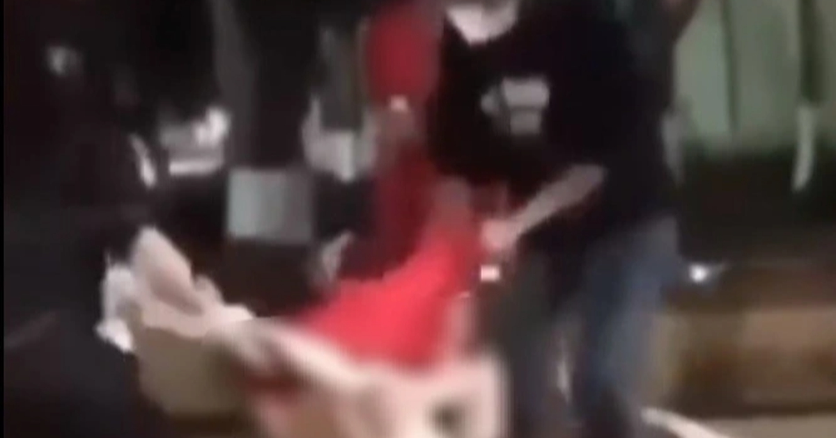 Xác minh việc một thiếu nữ bị đánh hội đồng, lột áo tại hoa viên